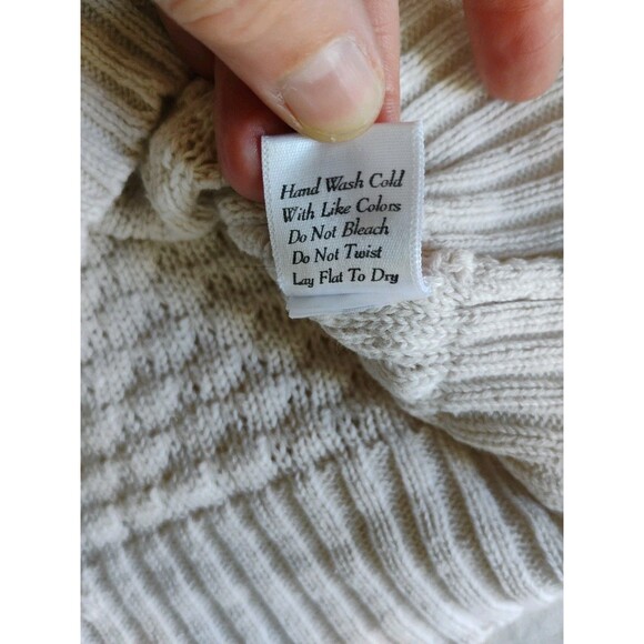 Women's Crochet Cherry Knit Cardigan Crop Cream Full Button Sz M VGC Adorable! - Picture 9 of 9